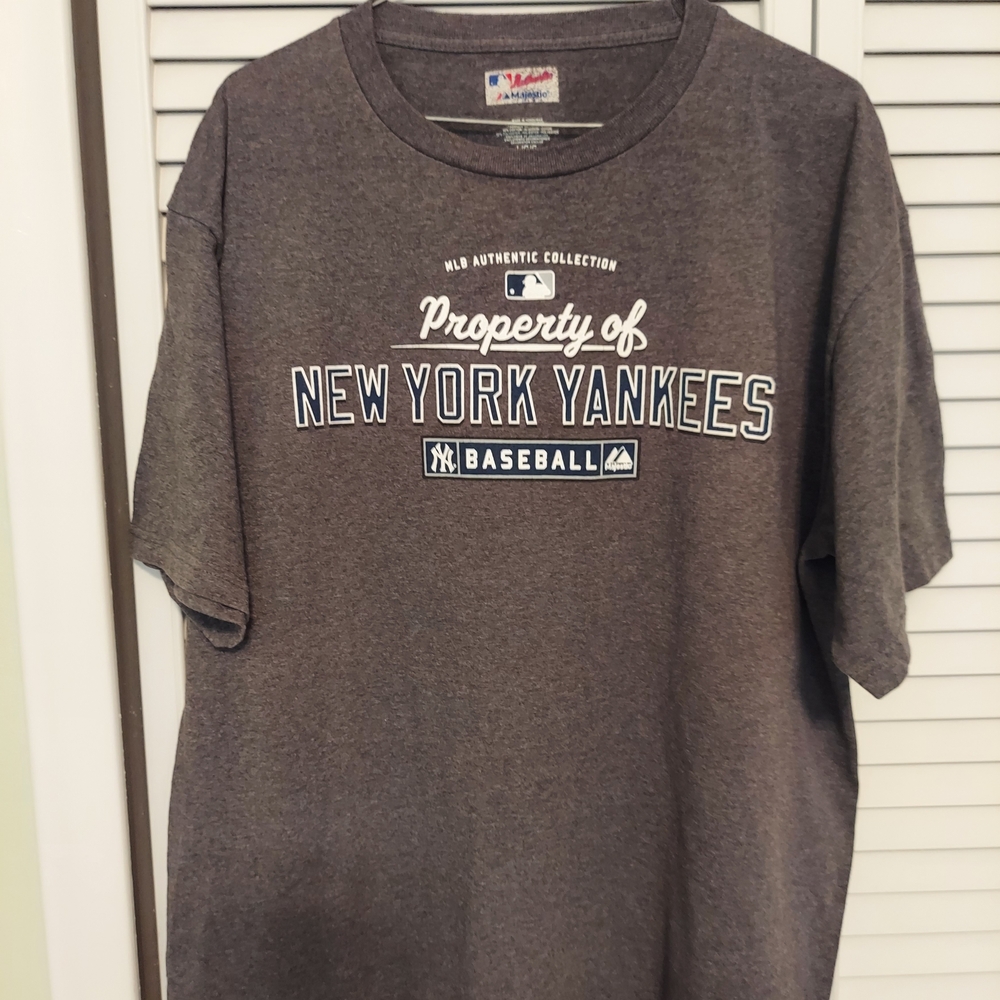 Authentic Collection Style New York Yankees Gray Short Sleeve Tee